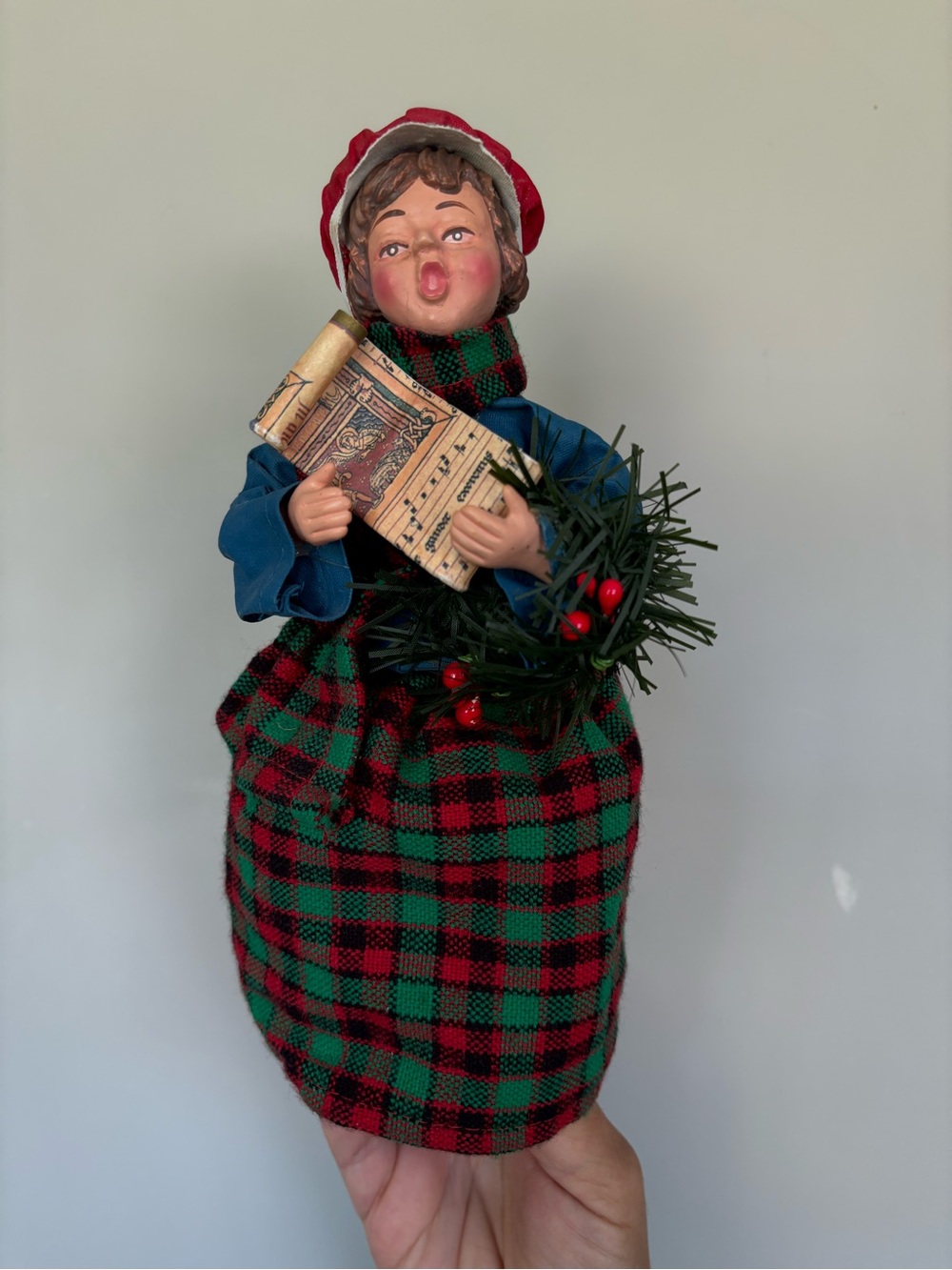 Vintage 1980s Apex paper mache Christmas caroler figurine